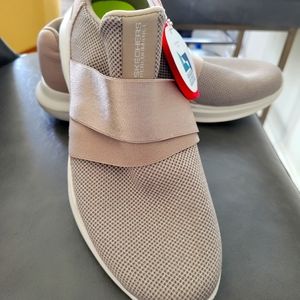 SKECHERS performance with GOGA Max